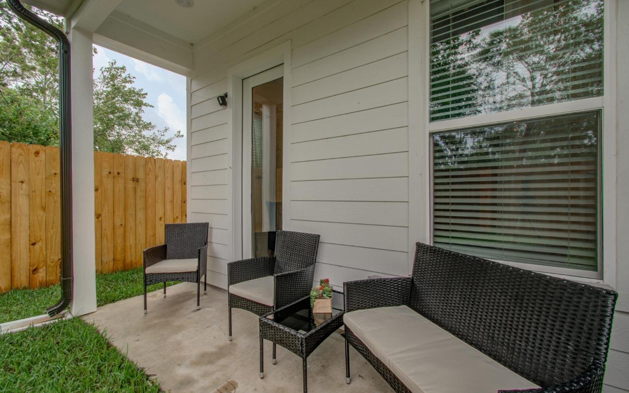 Urban Luxe Getaway 4 Mins To Dt Newly Built Holiday home *