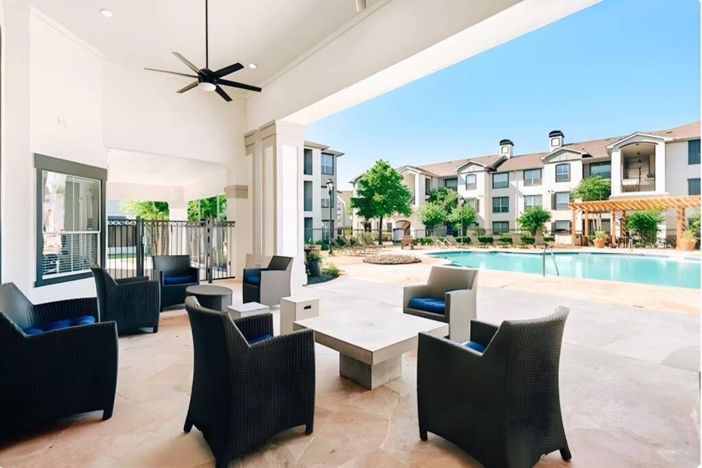 Vibrant Oasis In The Heart Of Midtown & Downtown Houston