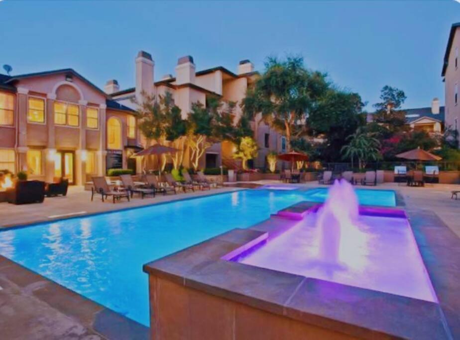 Apartment Vibrant Oasis In The Heart Of Midtown & Downtown Houston