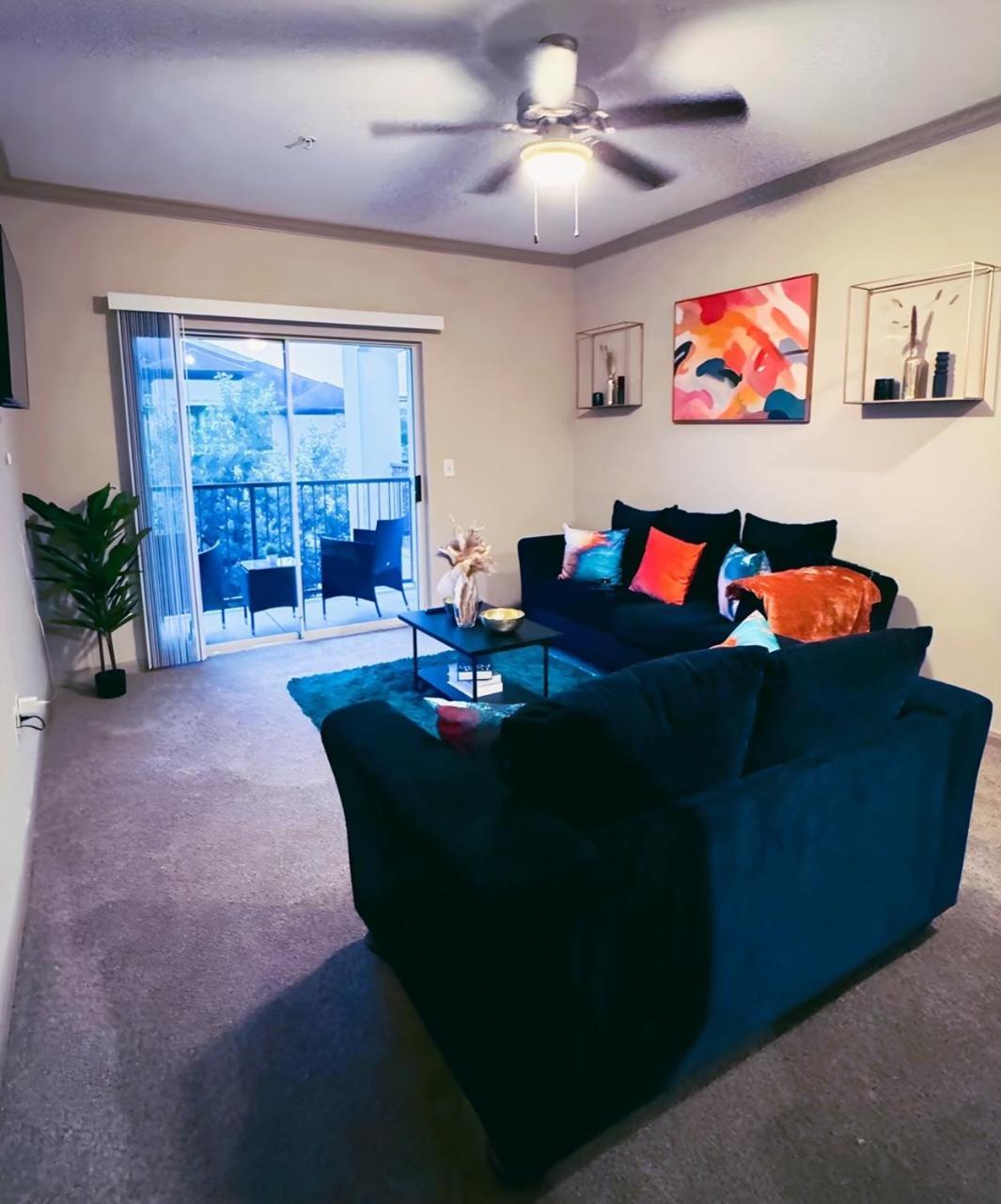 Vibrant Oasis In The Heart Of Midtown & Downtown Houston