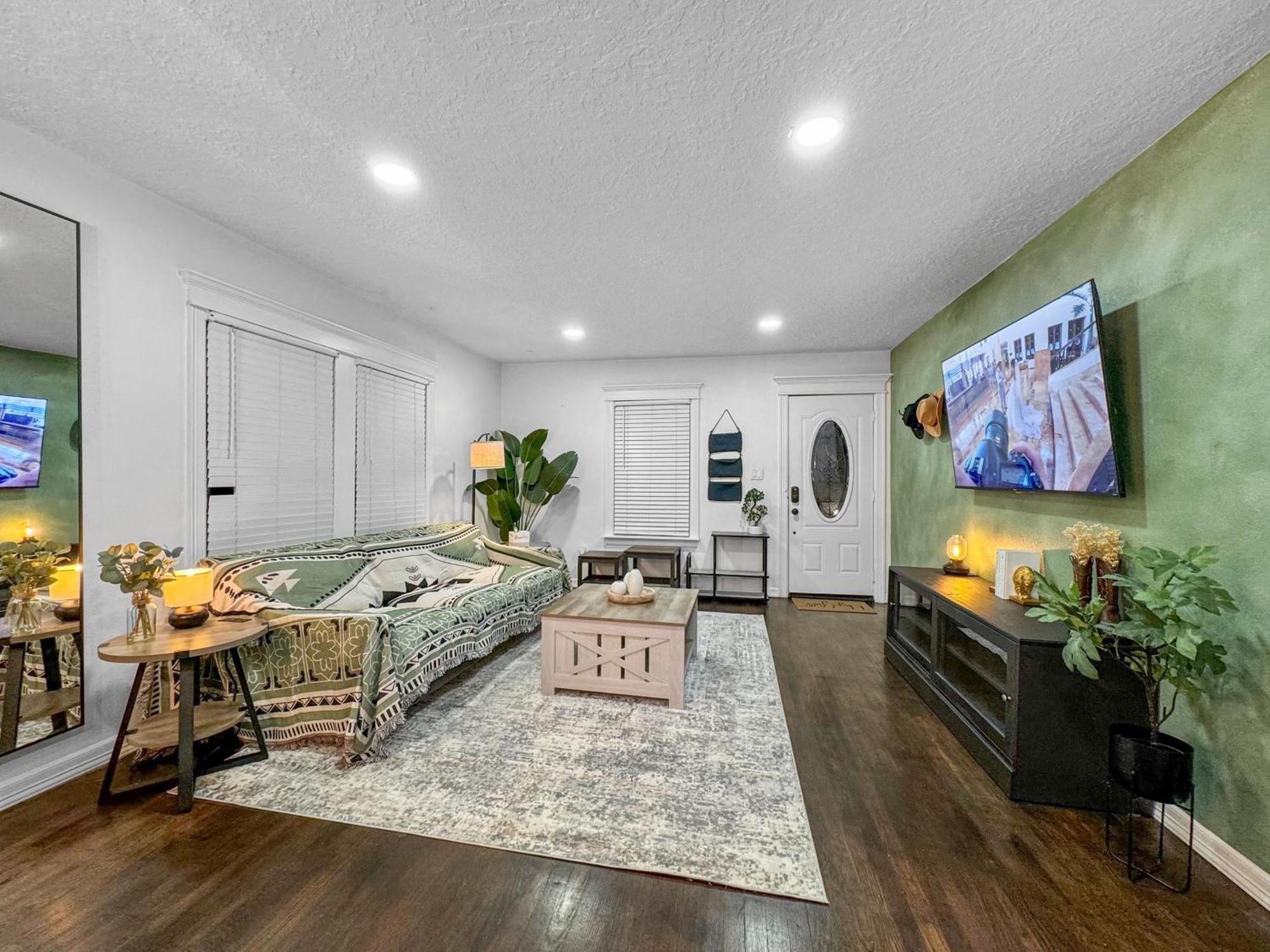 Holiday home Casa Hosum - 7 Mins Downtown Sleeps 9 King Bed Fenced Yard Houston