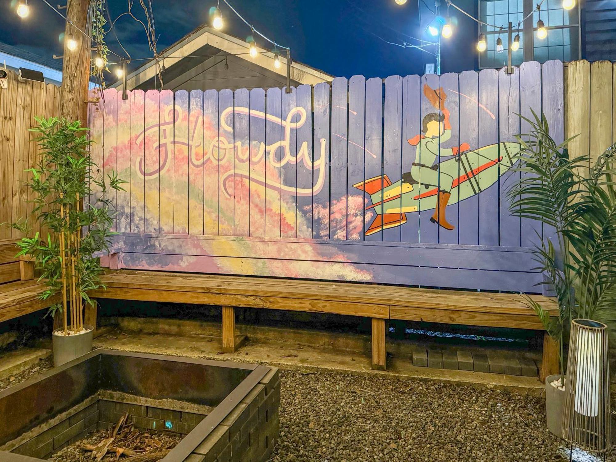 Casa Hosum - 7 Mins Downtown Sleeps 9 King Bed Fenced Yard