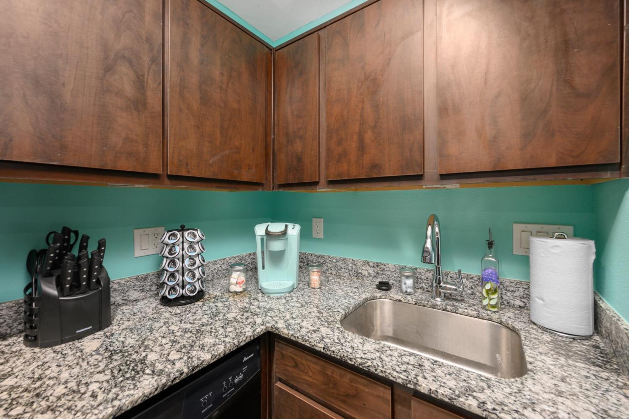 Apartment Convenient 1br Unit Close To Shopping & Dining *