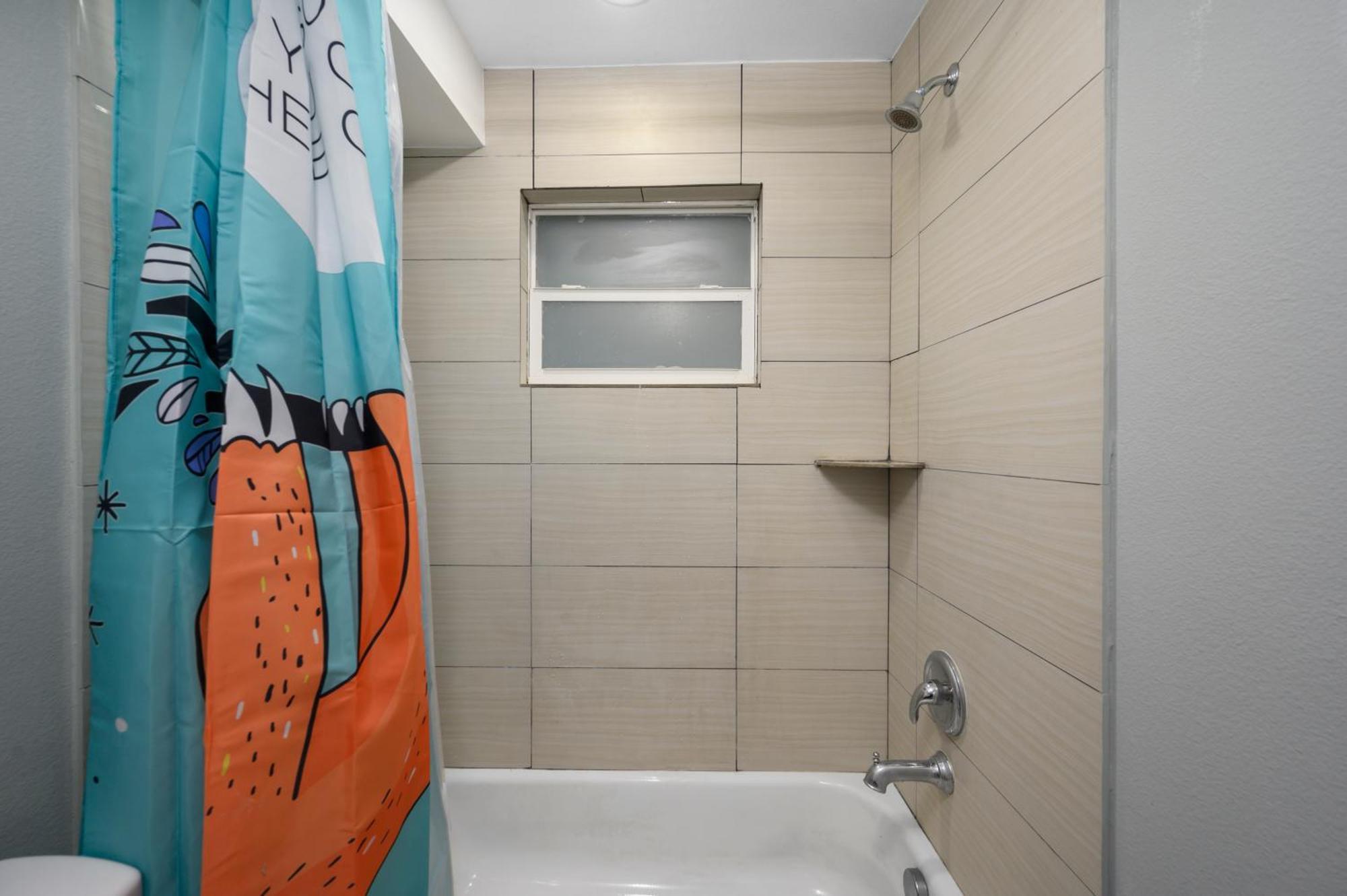Apartment Convenient 1br Unit Close To Shopping & Dining *
