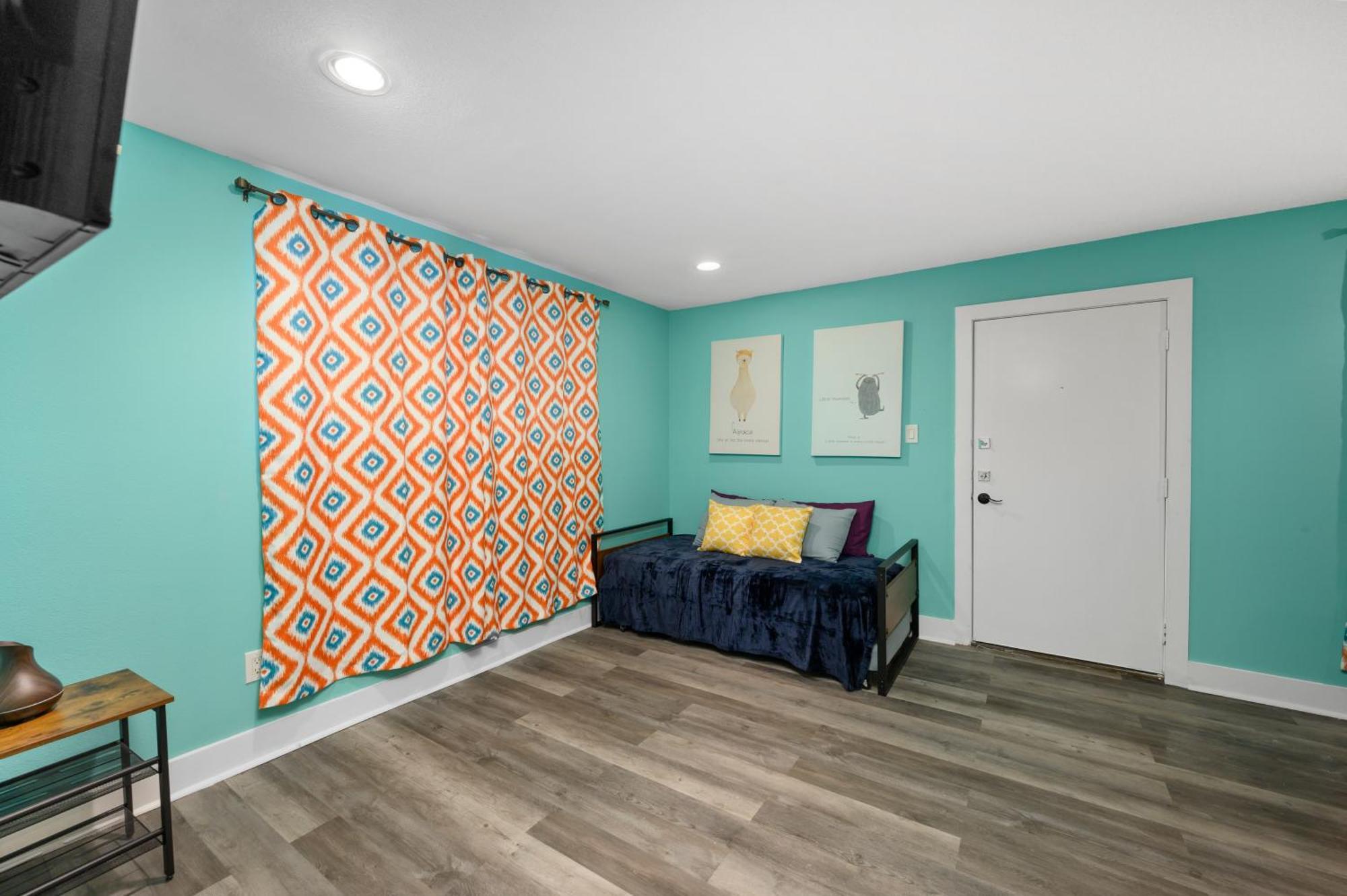 Apartment Convenient 1br Unit Close To Shopping & Dining *