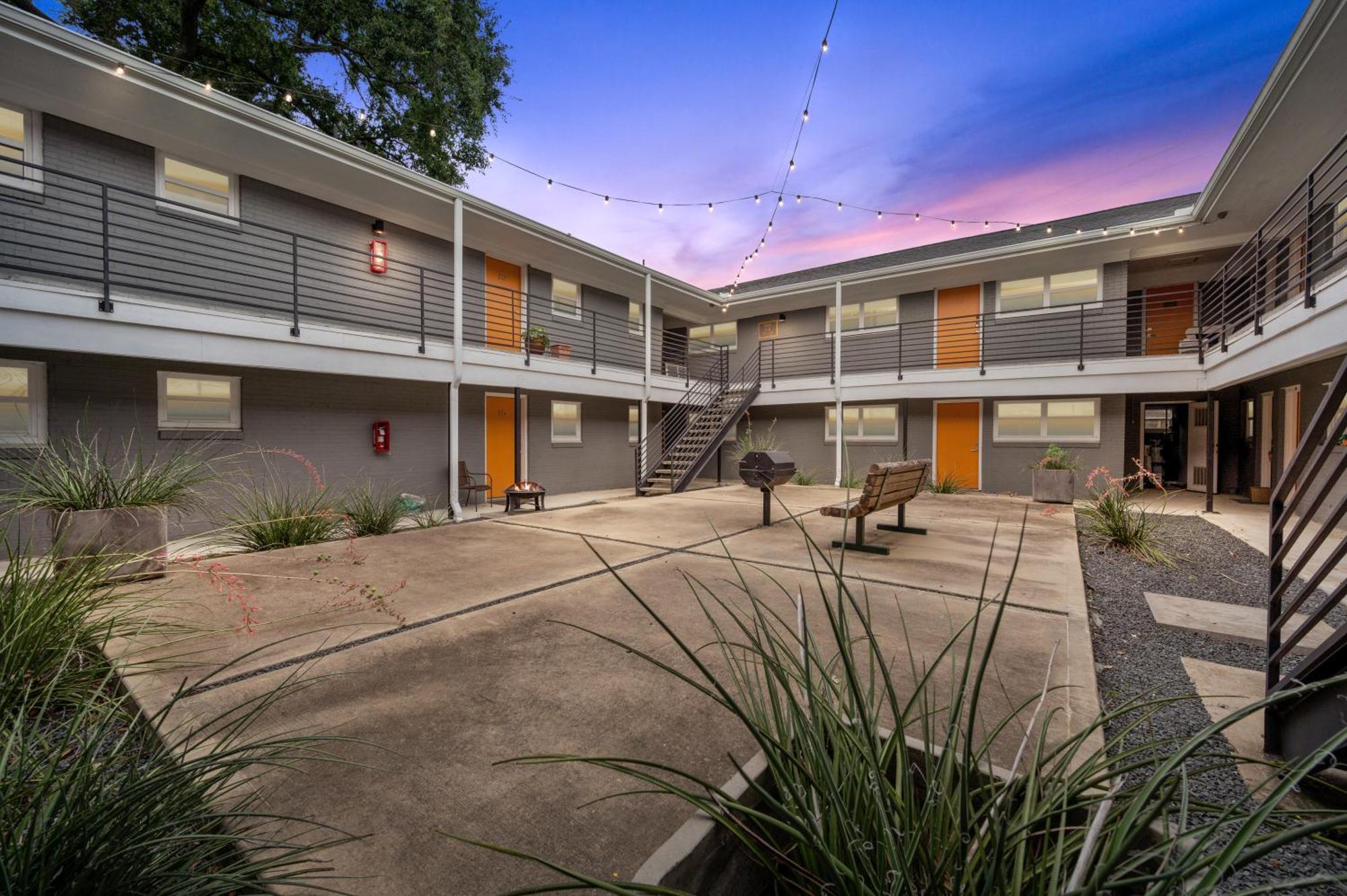 Convenient 1br Unit Close To Shopping & Dining *