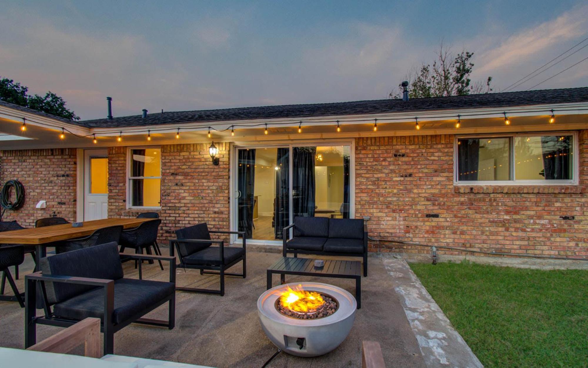 4-bd Location W Pool Patio Firepit Houston