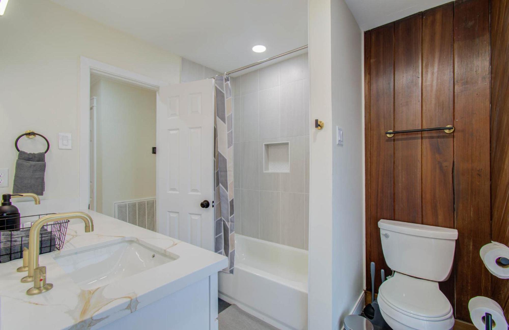 Holiday home 4-bd Location W Pool Patio Firepit Houston