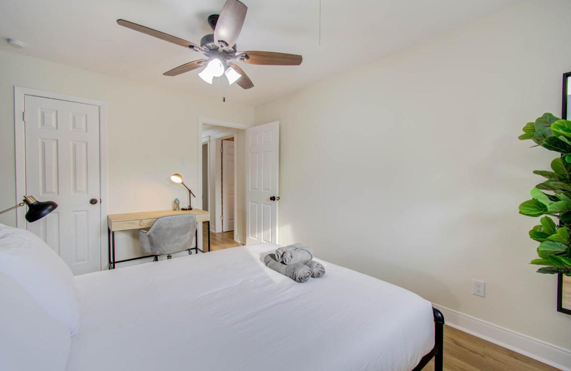 4-bd Location W Pool Patio Firepit
