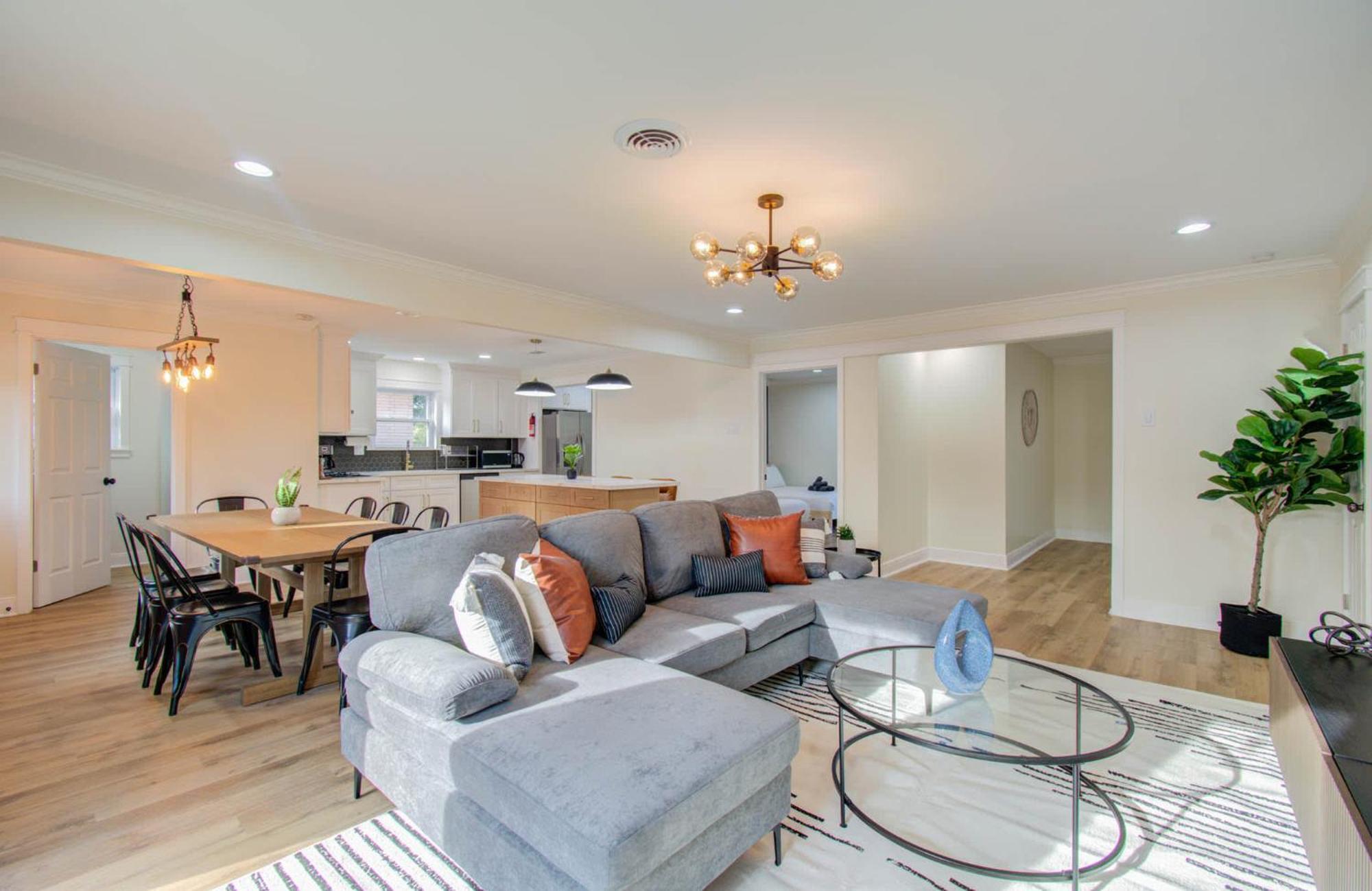 Holiday home 4-bd Location W Pool Patio Firepit Houston