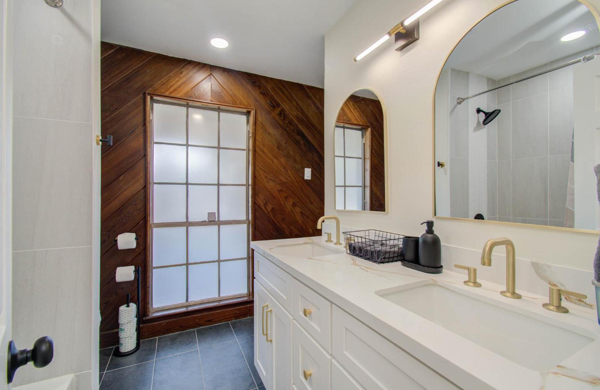 4-bd Location W Pool Patio Firepit Holiday home Houston