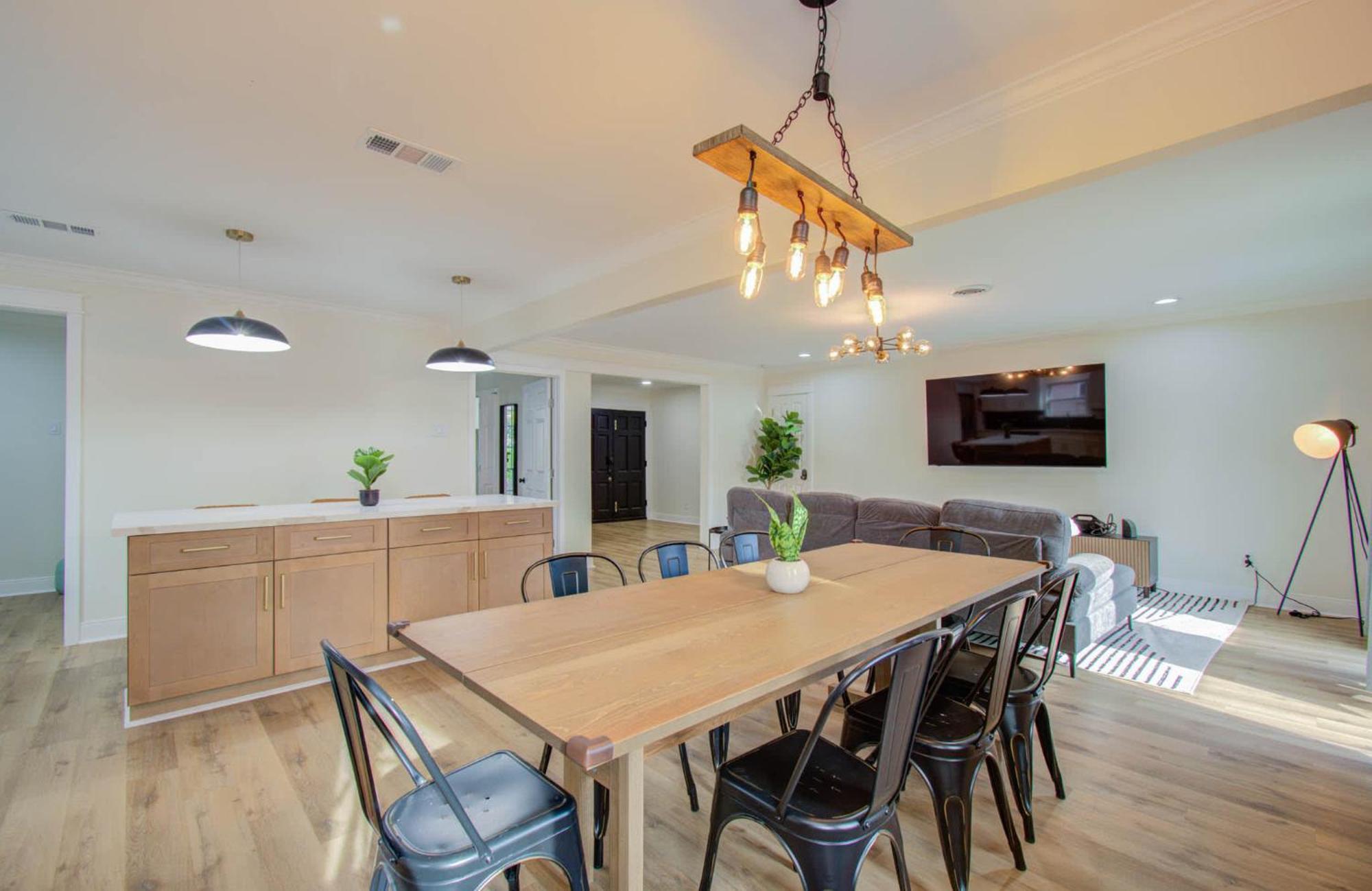4-bd Location W Pool Patio Firepit Houston