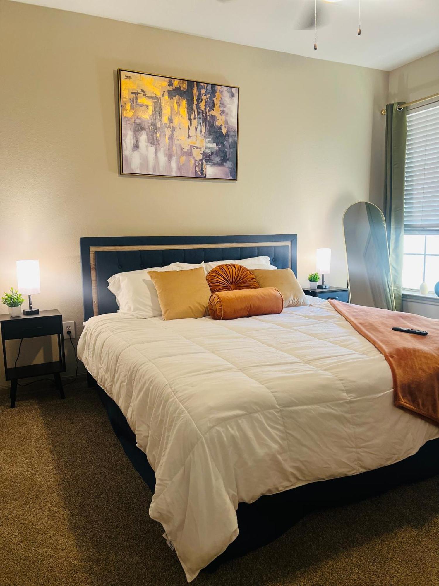 Vibrant Oasis In The Heart Of Midtown & Downtown Apartment *