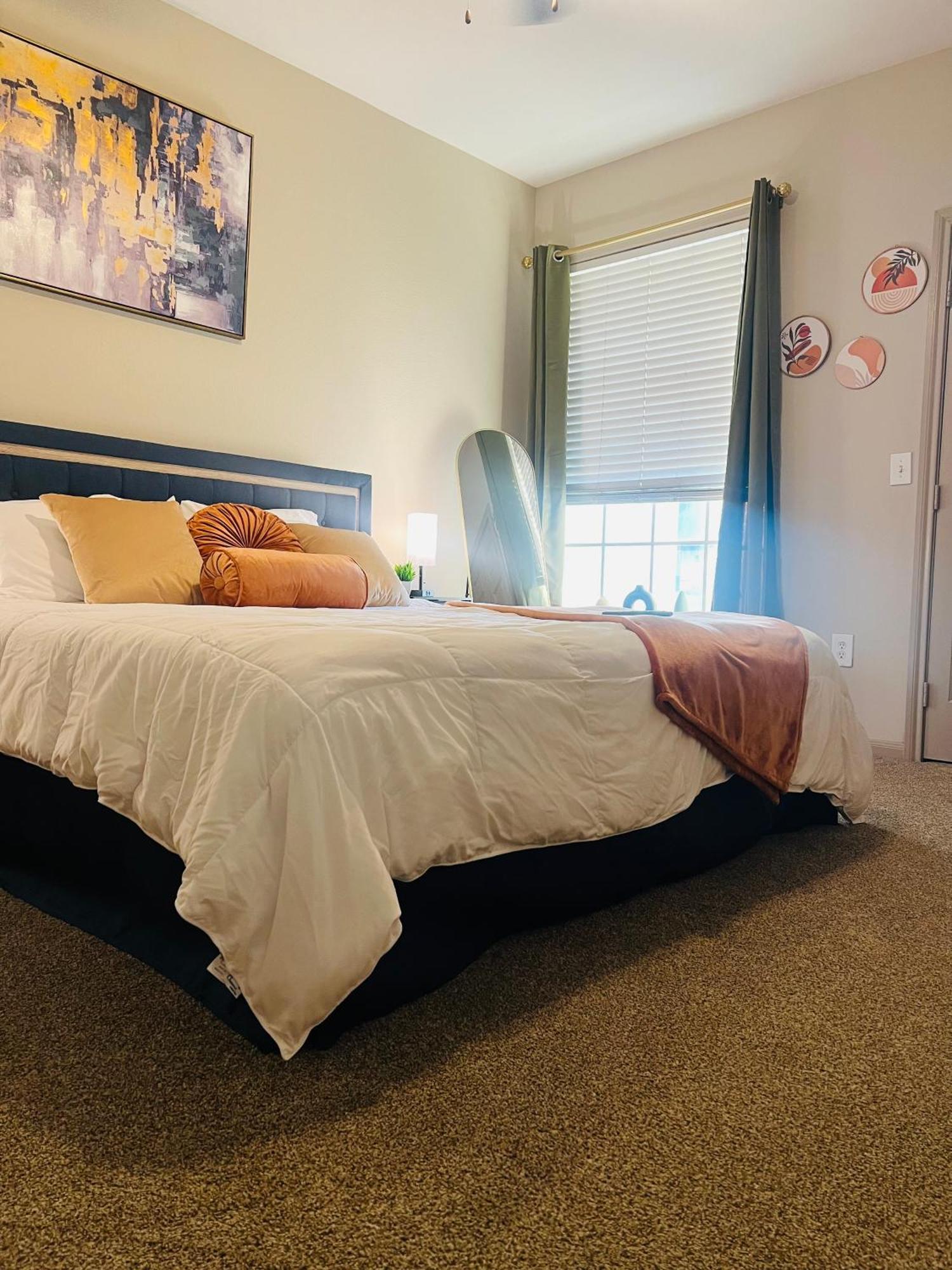 Vibrant Oasis In The Heart Of Midtown & Downtown Houston