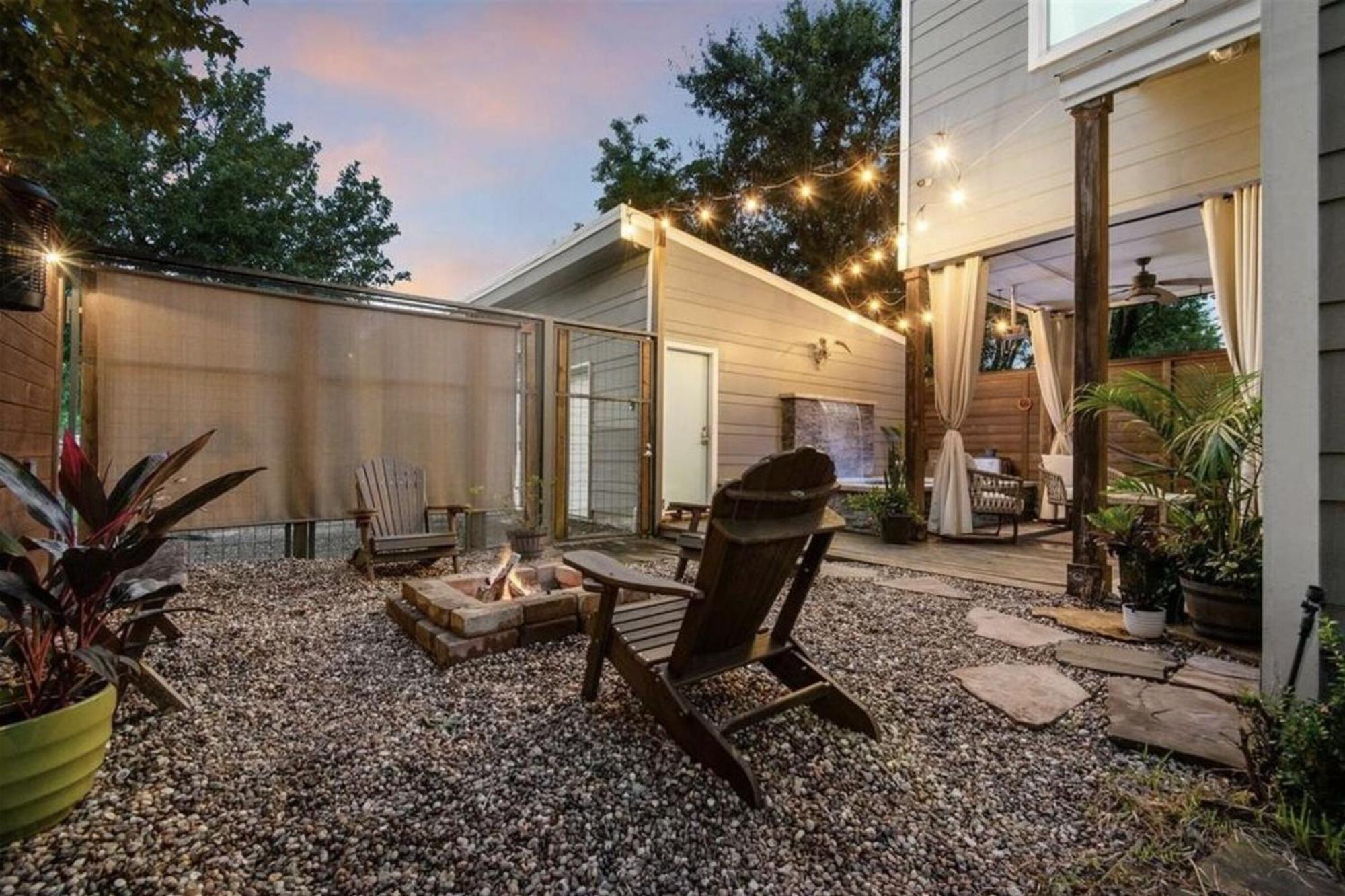 Holiday home Private Downtown Oasis Hot Tub & Fire Pit