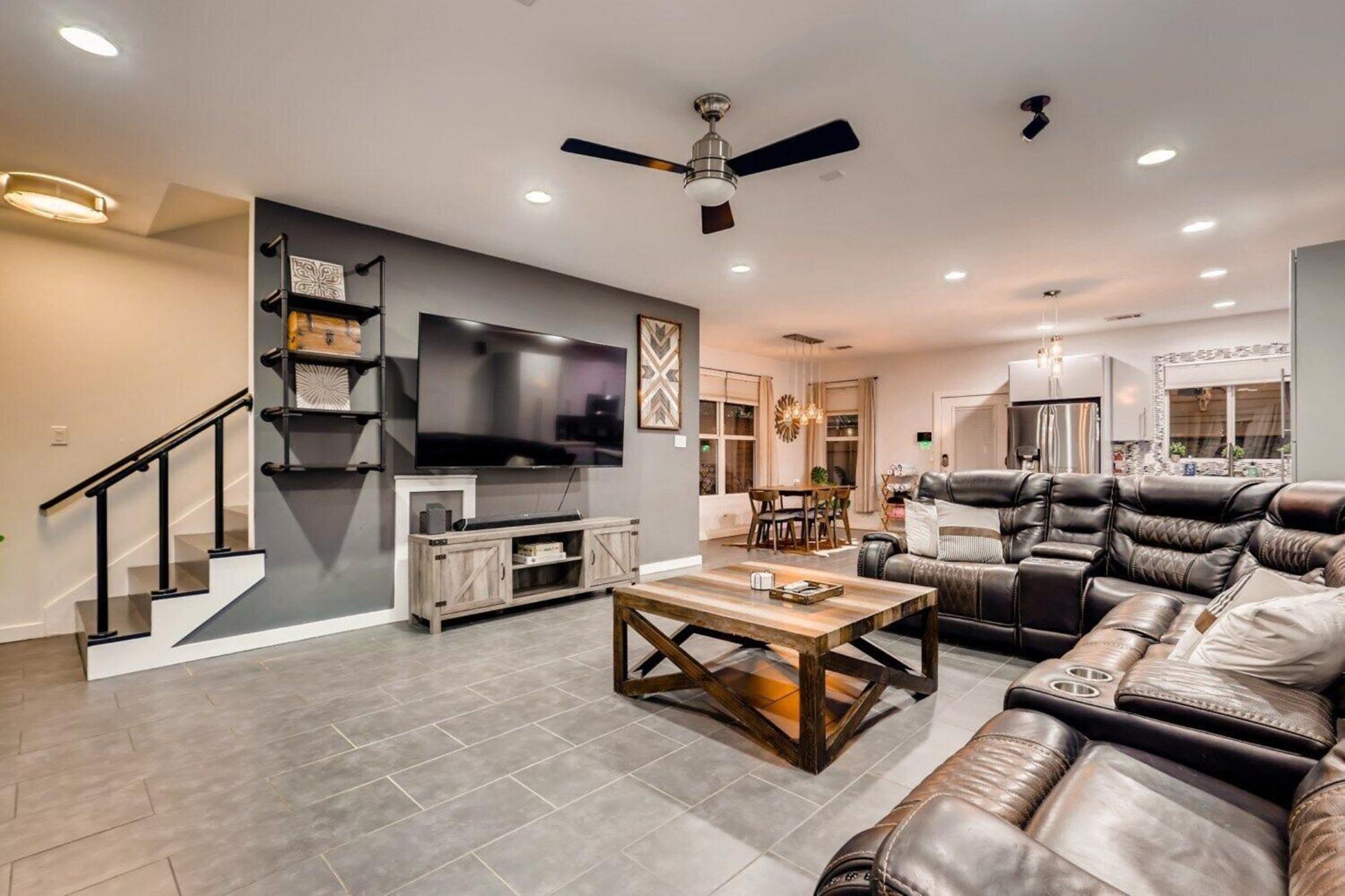 Private Downtown Oasis Hot Tub & Fire Pit Holiday home *