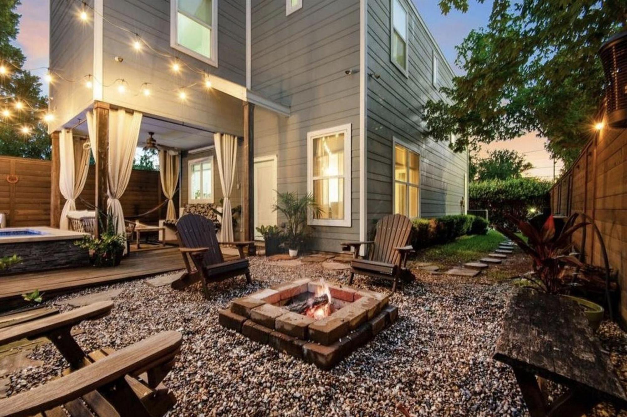 Private Downtown Oasis Hot Tub & Fire Pit Houston