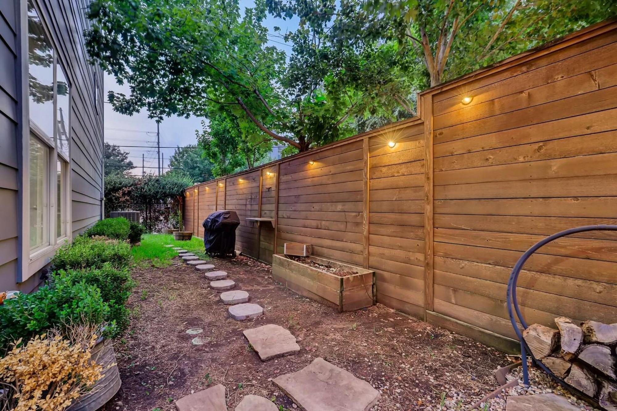Private Downtown Oasis Hot Tub & Fire Pit