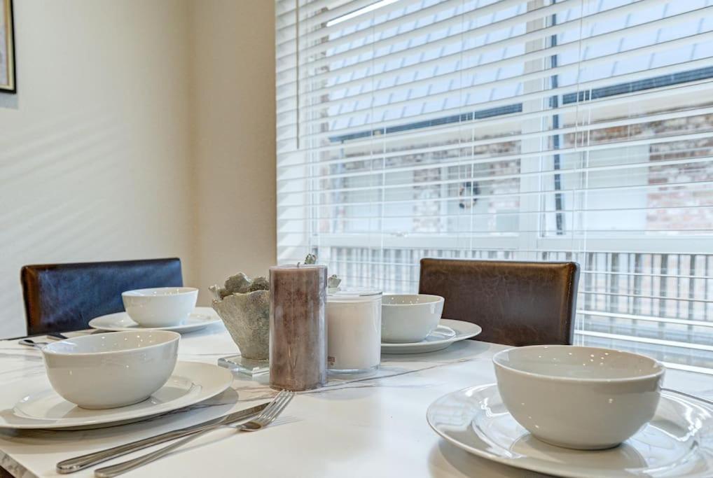 Apartment Perfect With King Bed, Free Parking, Free Wi-fi