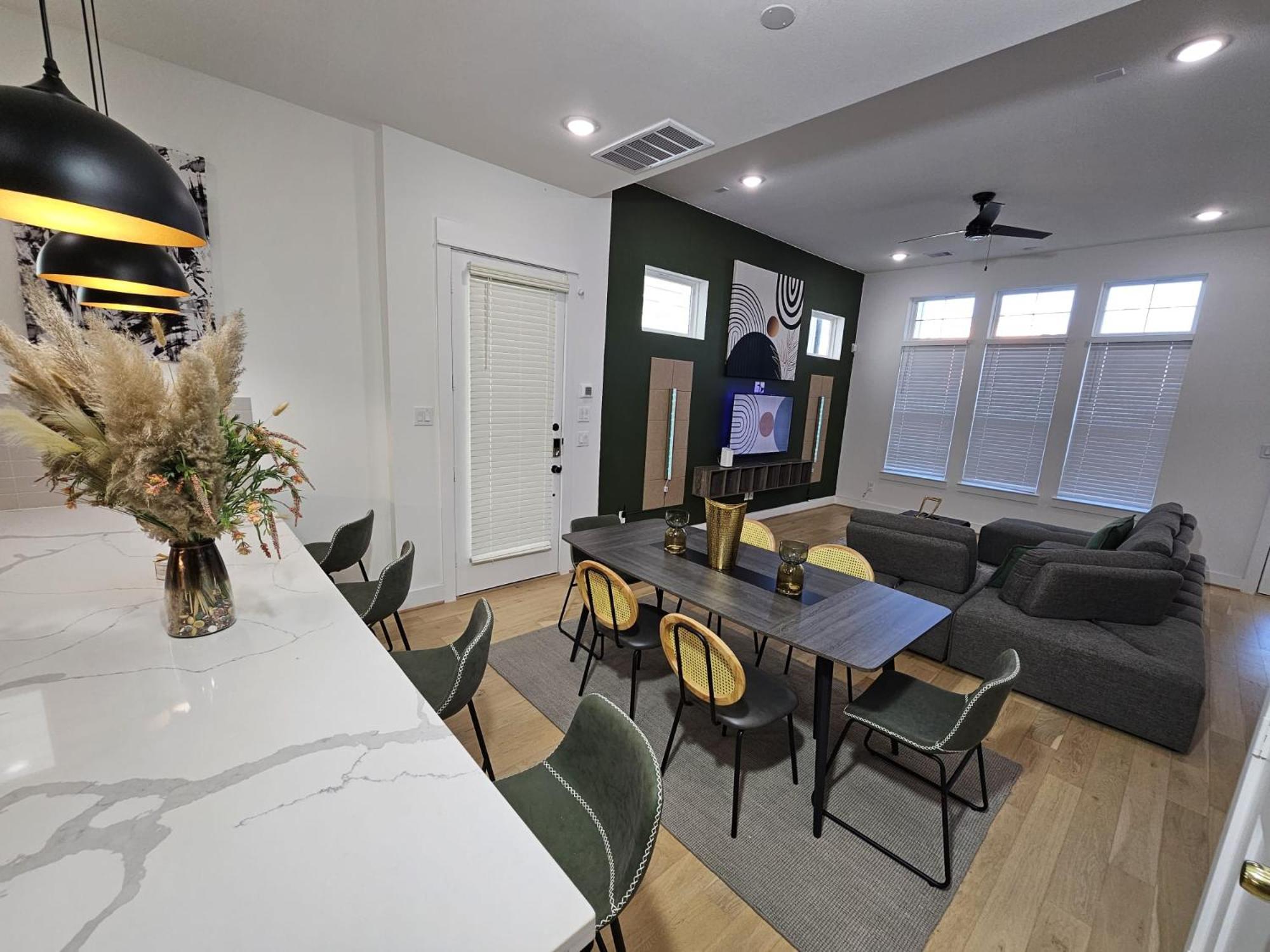 Ultimate Downtown Escape - 3br/2.5ba Sleeps 7