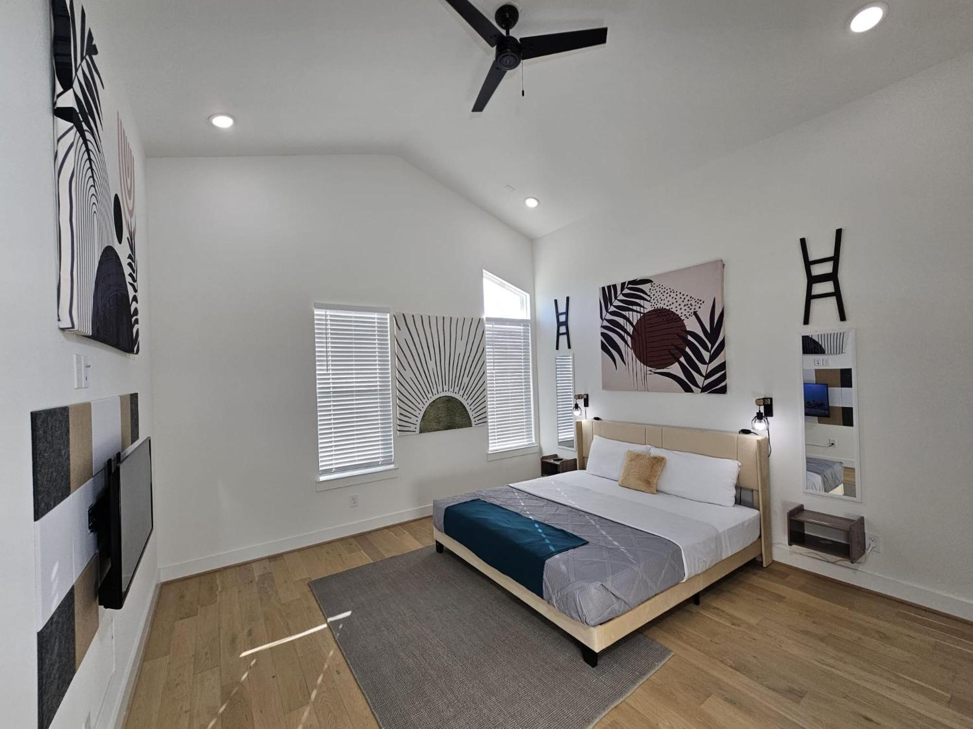 Ultimate Downtown Escape - 3br/2.5ba Sleeps 7 Holiday home