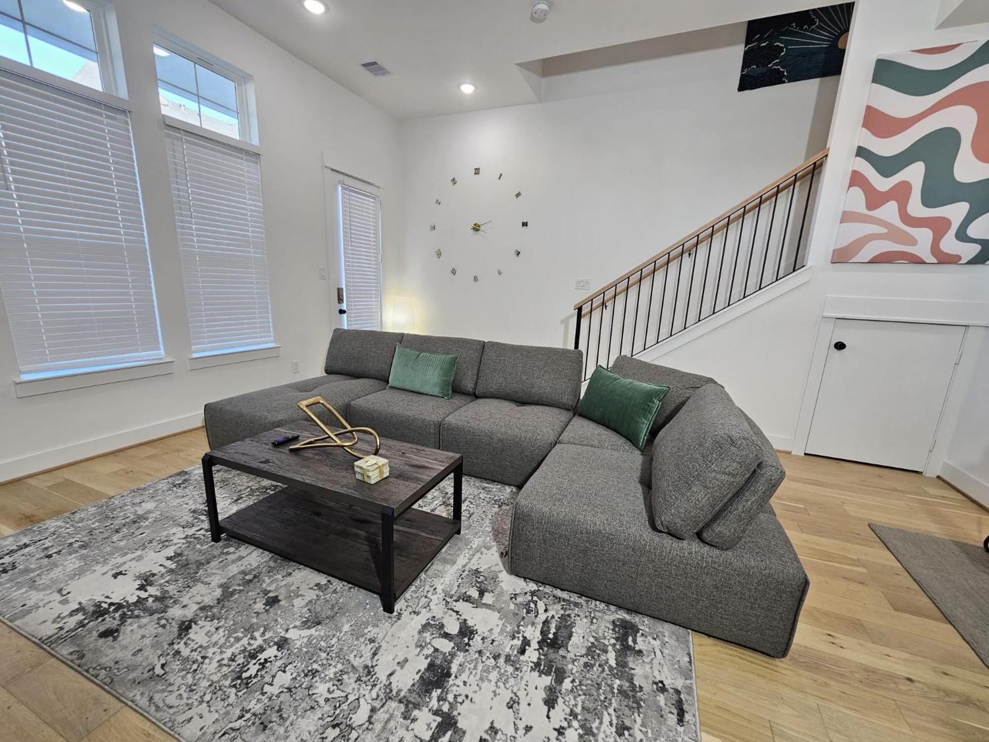 Ultimate Downtown Escape - 3br/2.5ba Sleeps 7 *
