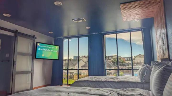 A Style Pool Ev Charging Apartment Houston