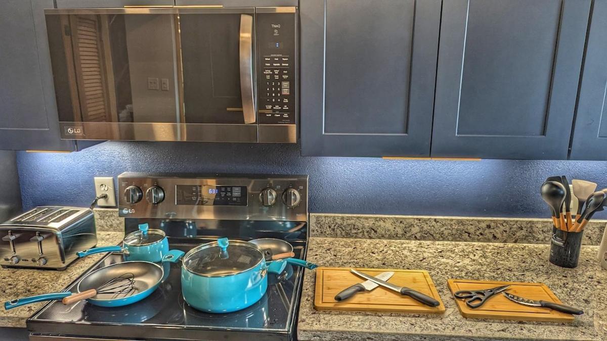 Apartment A Style Pool Ev Charging Houston