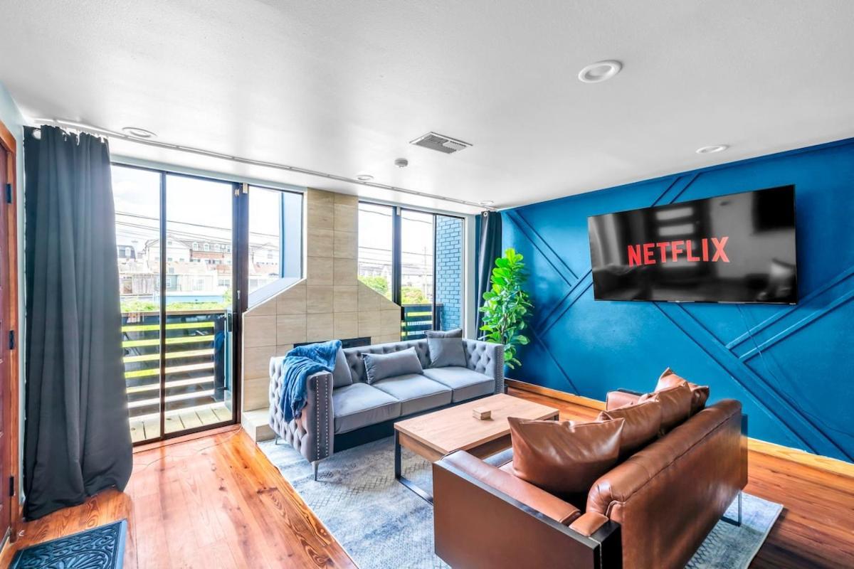 Apartment A Style Pool Ev Charging Houston