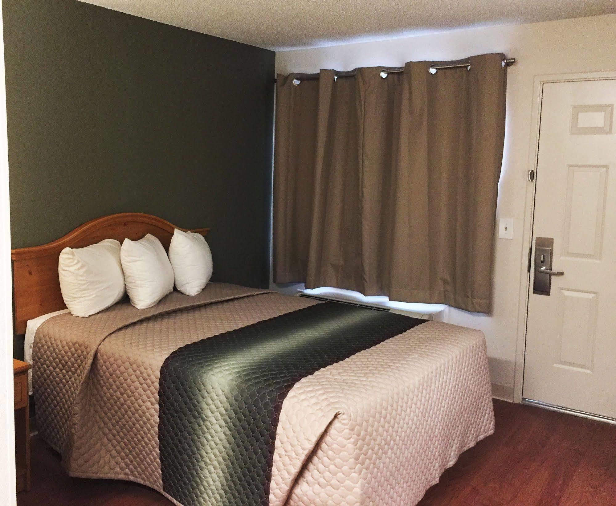 Hometowne - West Oaks Motel Houston