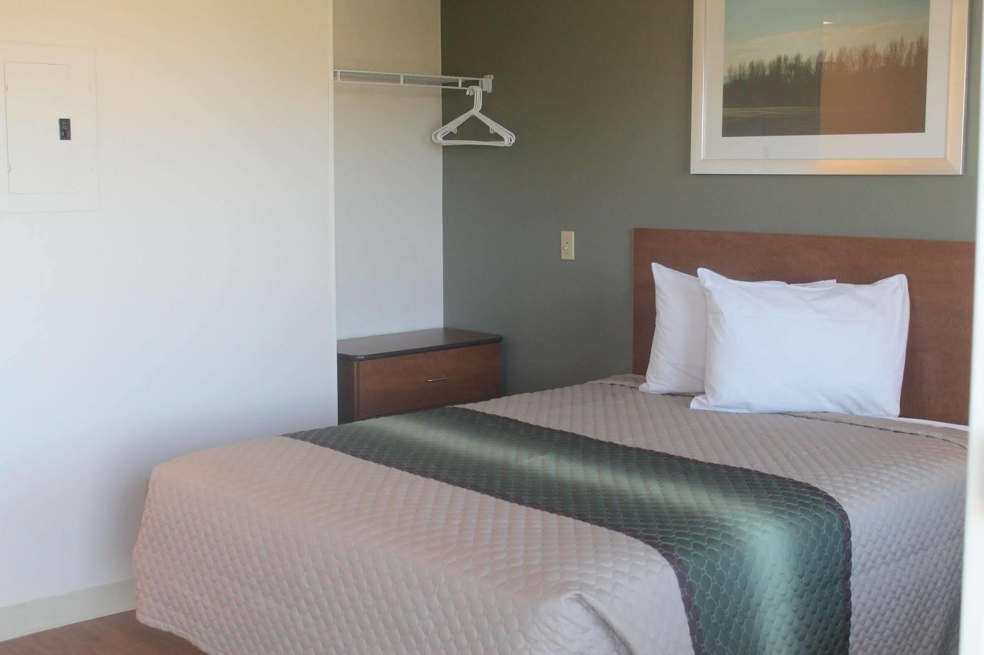 Hometowne - West Oaks Motel 2*