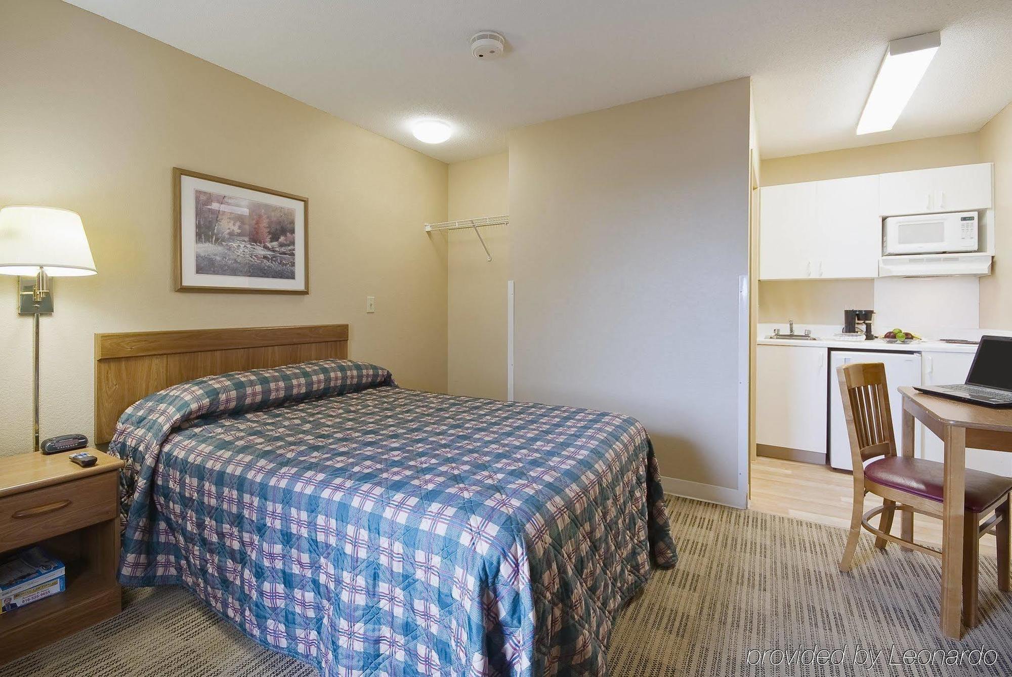 Hometowne - West Oaks Motel