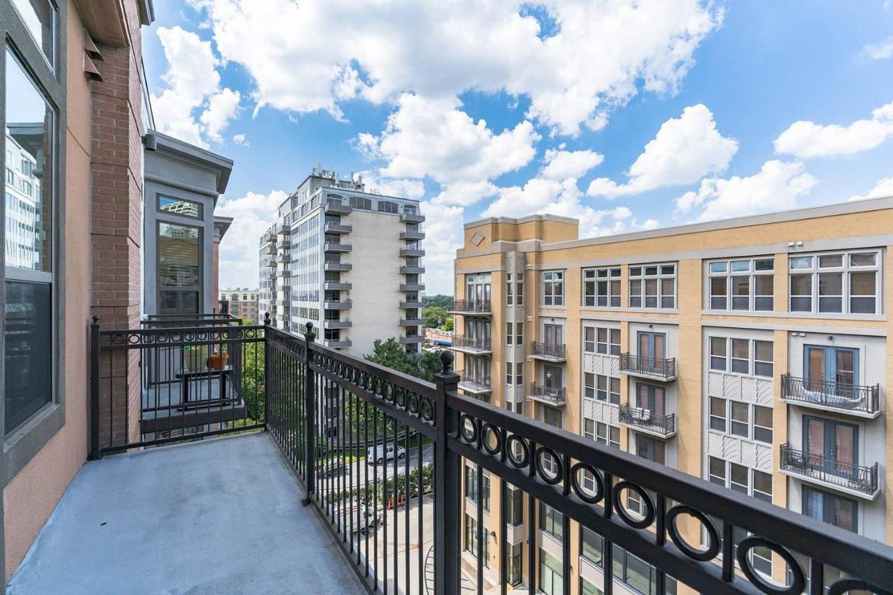 Modern + Pool + Gym * Houston