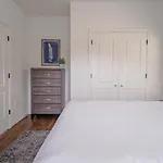 Unit 1 - Spacious & Renovated Apt Home In The City\'S Action