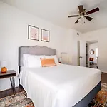 Unit 1 - Spacious & Renovated Apt Home In The City\'S Action