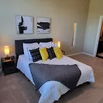 Luxury 1Br Condo Wbalcony - Galleriariver Oak