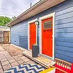 Central And Cozy Houston Studio - Pets Welcome!