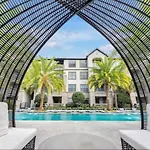 Lovely Texas Medical Center 1 Bedroom Luxury Suite
