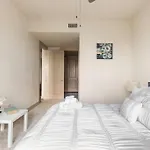 Cozy 1 Bedrm Unit/Modern -Midtown W/ Amenities