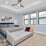 Skyline Views - Sleeps 10 Home Near Downtown