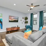 Skyline Views - Sleeps 10 Home Near Downtown