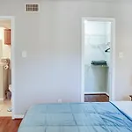 Lovely 2 Bedroom, 1 Bath Condo With Pools And Gym.