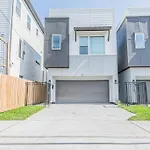 Luxury Home Near Houston Downtown & Medical Center