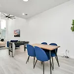 New! Modern 3Br/2Ba Near Downtown/Foosball/Netflix