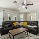Stylish, Cozy And Centrally Located Oasis.