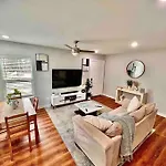 3 Bedroom Luxury Home Near Downtown