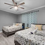 Modern & Spacious 3Br Retreat On Prime Location