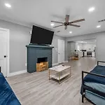 Modern & Spacious 3Br Retreat On Prime Location