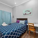 Trendy Montrose 1Br Apartment