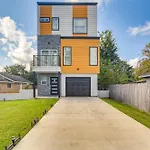 South Houston Townhome With Patio And Gas Grill!